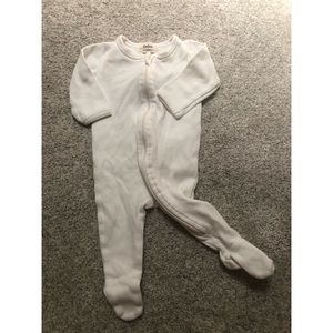 White Owlivia zip up footie pajamas for baby 0-3 months 100% organic cotton